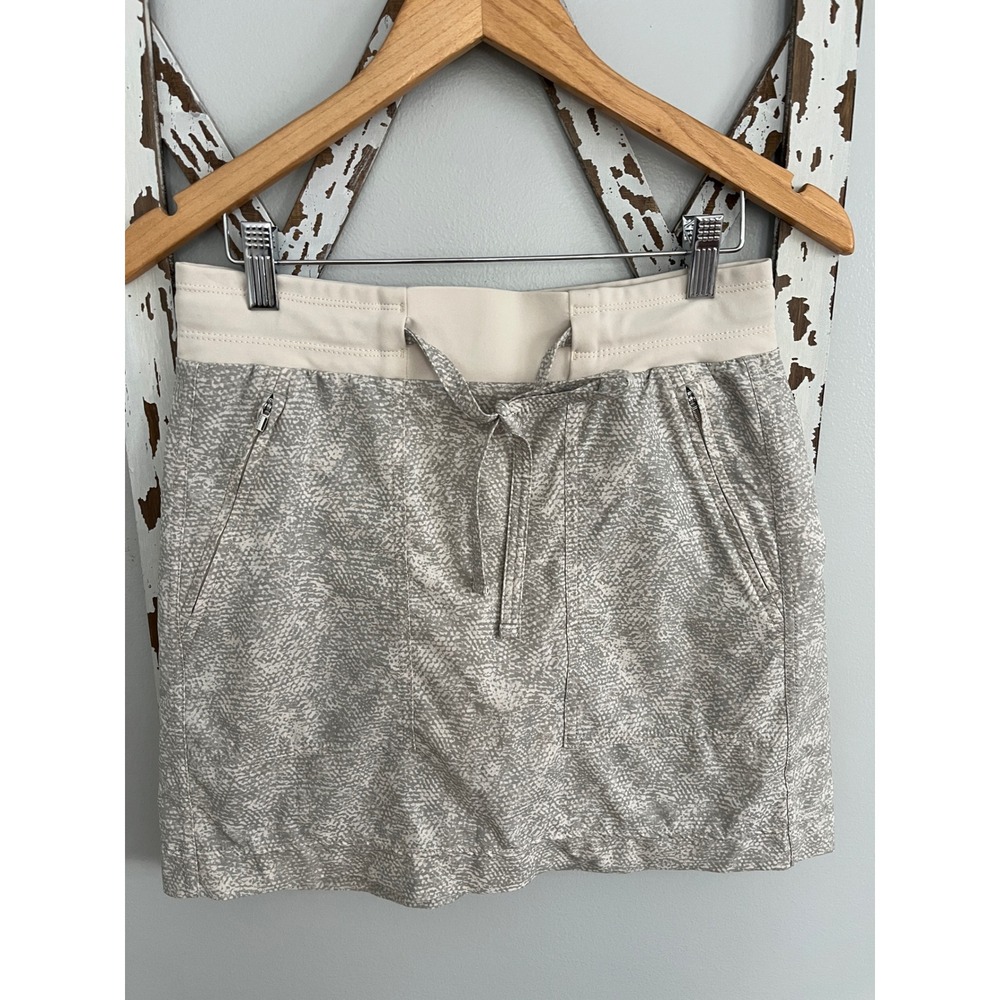 Athleta Chelsea Printed Cargo Skort Size 4